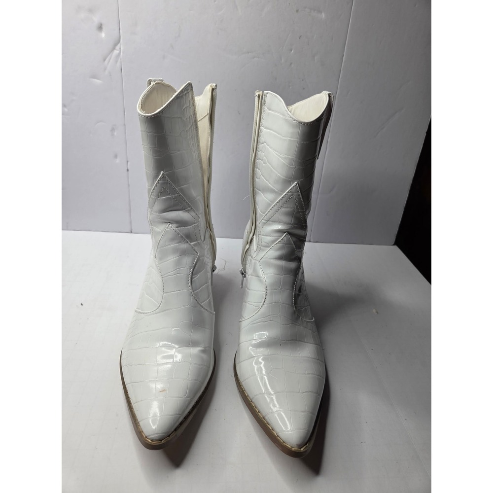White Croc Embossed Western Cowboy Ankle Boots Pointed Toe Block Heel Size 8.5